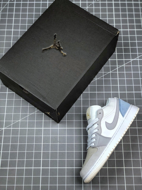 Air jordan 1 low paris white/sky grey-football grey