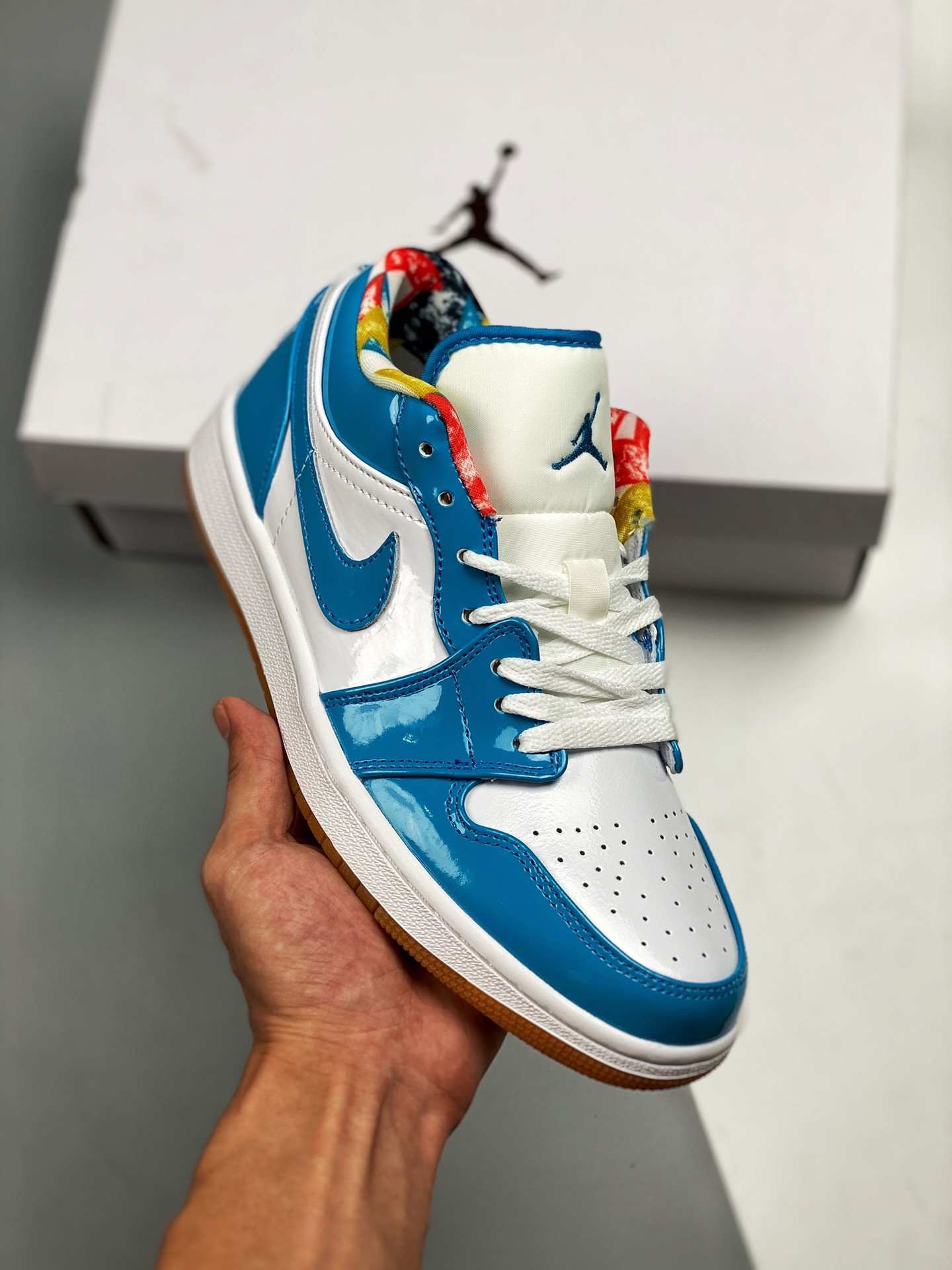 Air jordan 1 low patent leather and gum soles