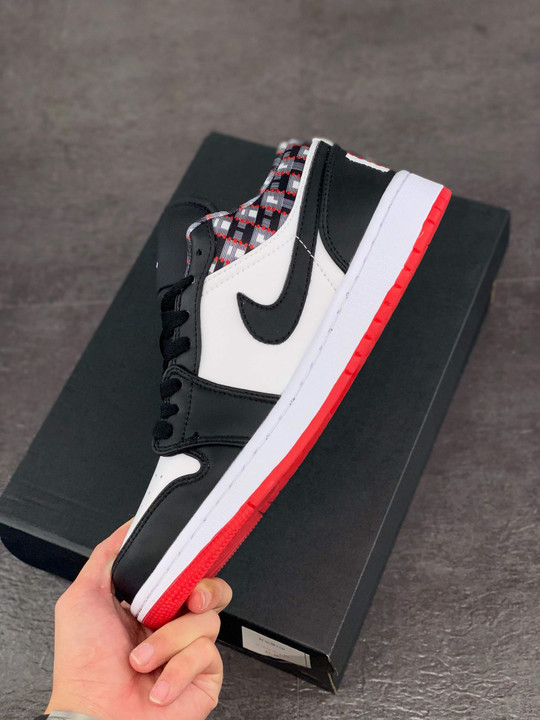 Air jordan 1 low quai 54″ black white dm0095-106
