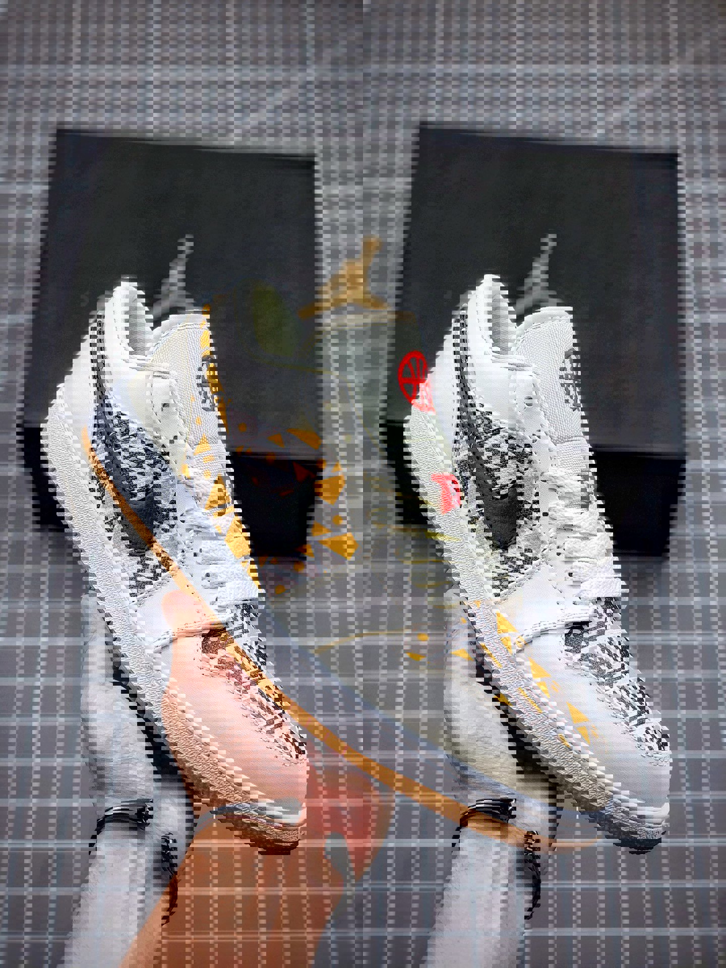 Air jordan 1 low quai 54″ sail/team orange-baroque brown