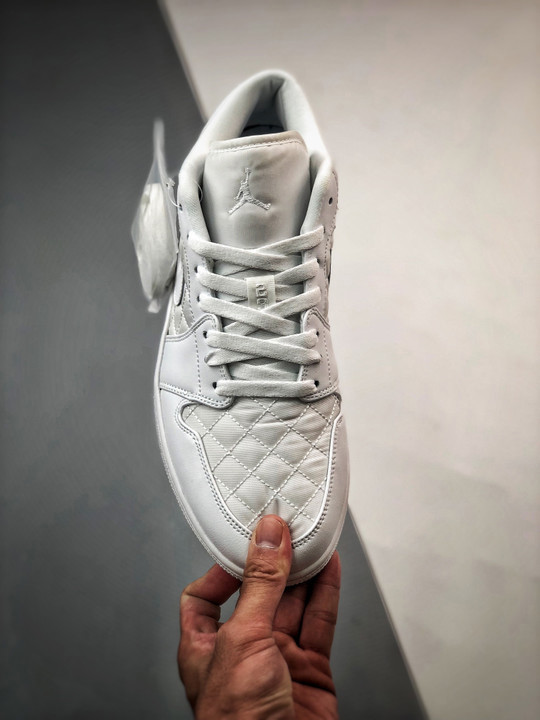 Air jordan 1 low quilted triple white db6480-100