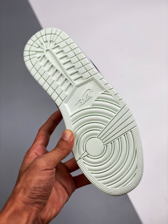 Air jordan 1 low se barely green cz0776-300