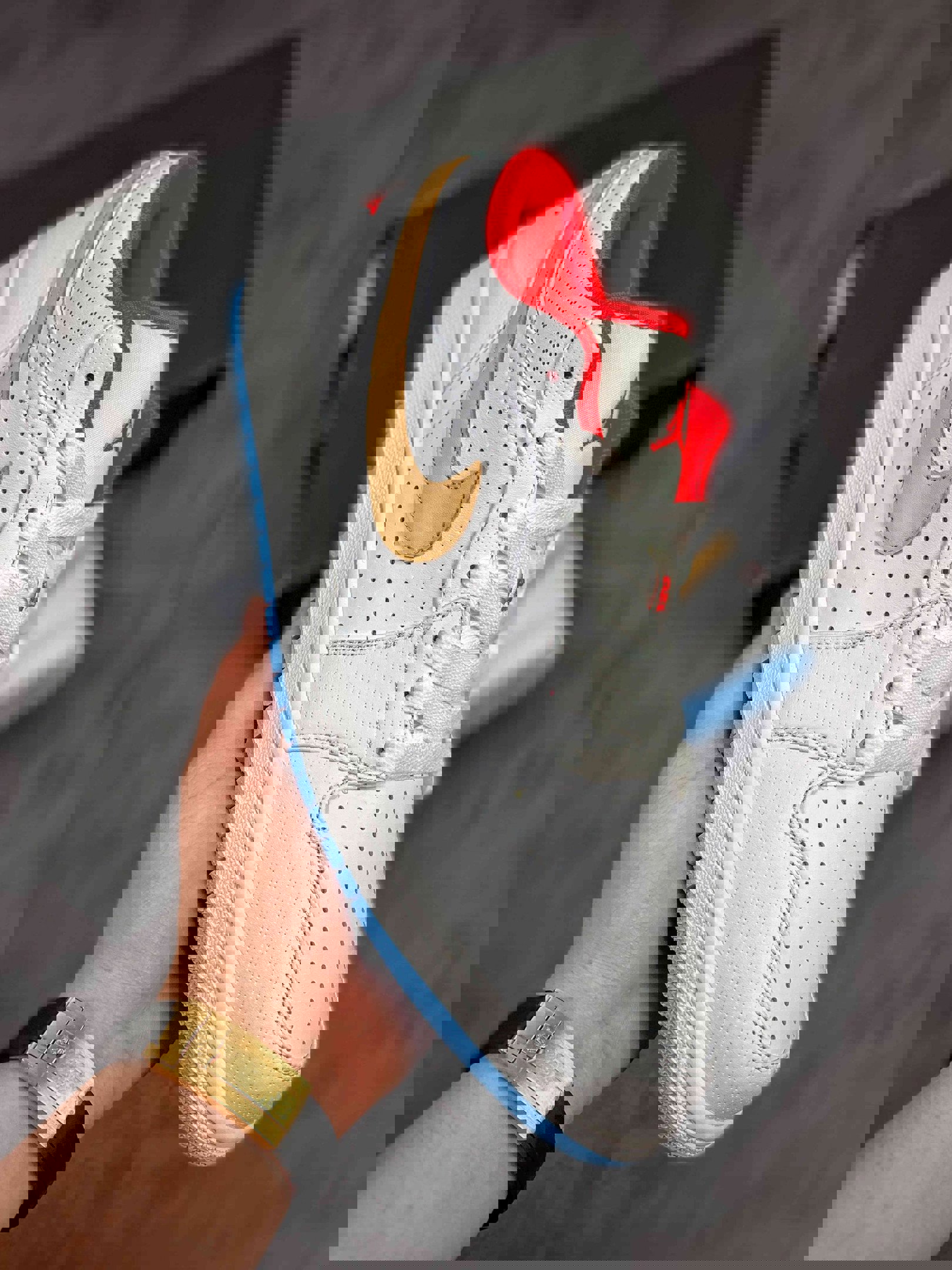 Air jordan 1 low se white/sesame-flash crimson-psychic blue