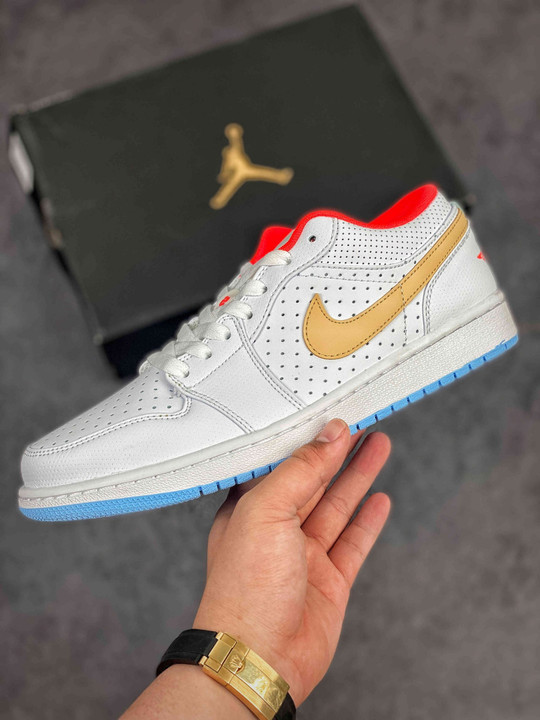 Air jordan 1 low se white/sesame-flash crimson-psychic blue