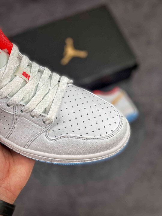 Air jordan 1 low se white/sesame-flash crimson-psychic blue