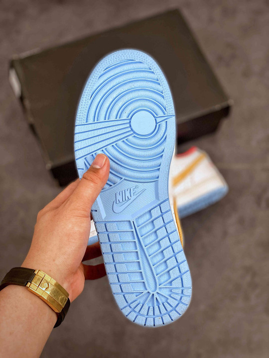 Air jordan 1 low se white/sesame-flash crimson-psychic blue