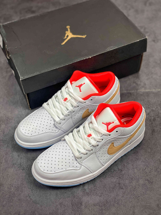 Air jordan 1 low se white/sesame-flash crimson-psychic blue