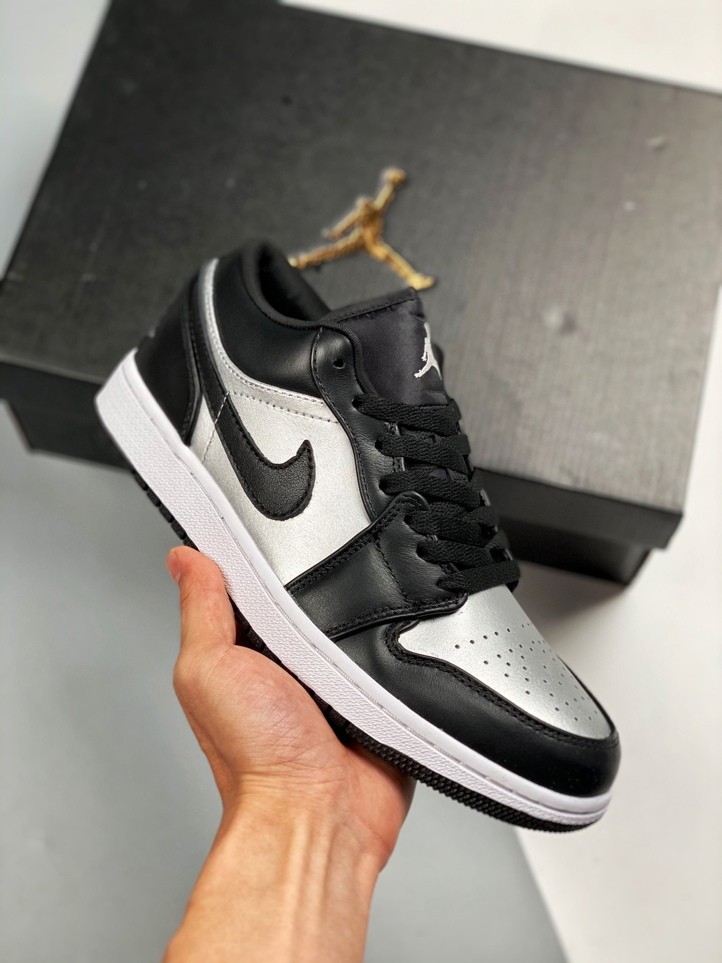 Air jordan 1 low silver toeblack/metallic silver-white