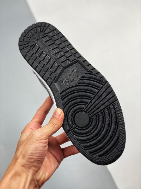 Air jordan 1 low silver toeblack/metallic silver-white