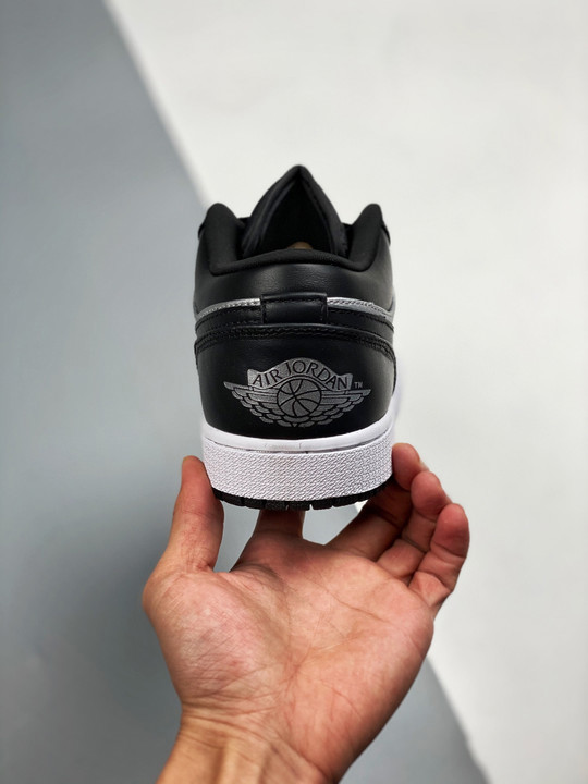 Air jordan 1 low silver toeblack/metallic silver-white
