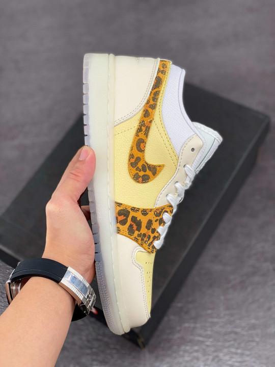 Air jordan 1 low snkrs dayyellow sail dn6998-700