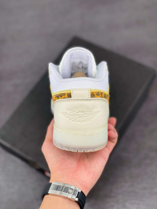 Air jordan 1 low snkrs dayyellow sail dn6998-700