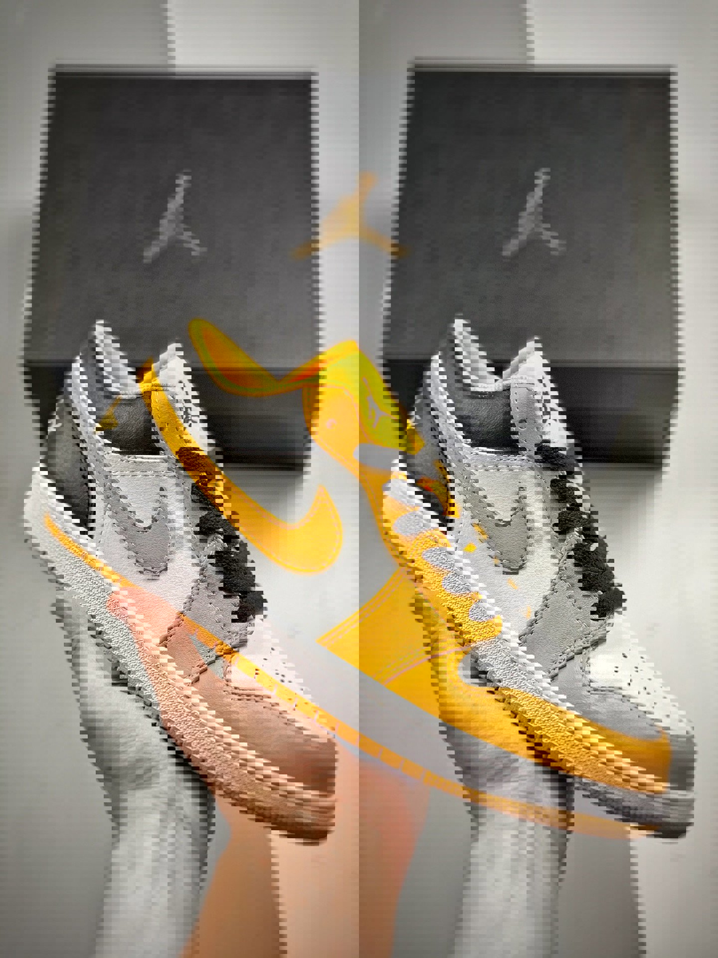 Air jordan 1 low taxi/black-white 553558-701