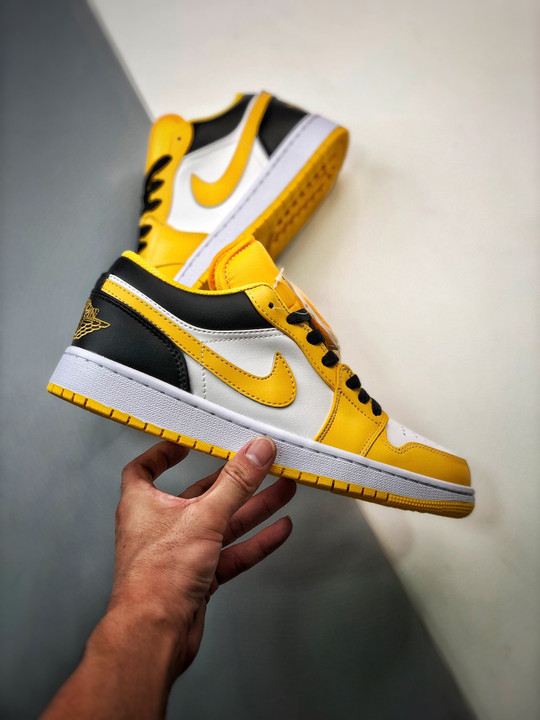 Air jordan 1 low taxi university gold/white/black 553560-701