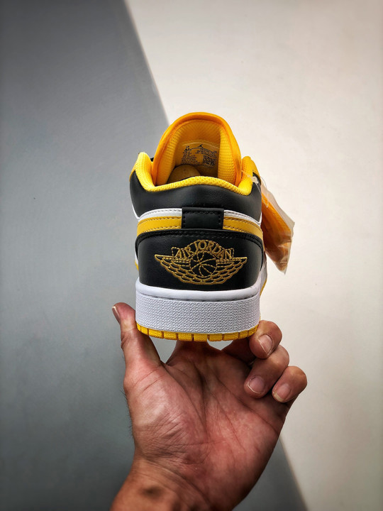 Air jordan 1 low taxi university gold/white/black 553560-701