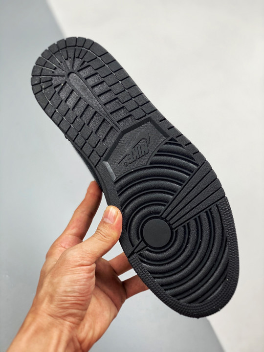 Air jordan 1 low triple black 553558-056