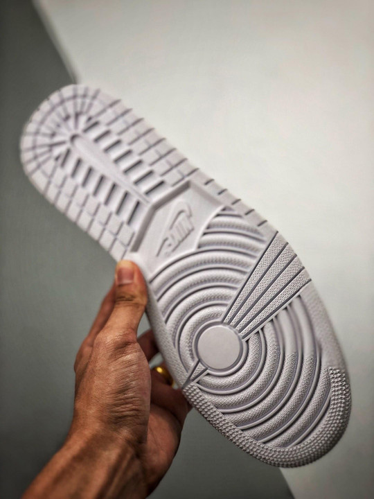 Air jordan 1 low triple white 553558-112