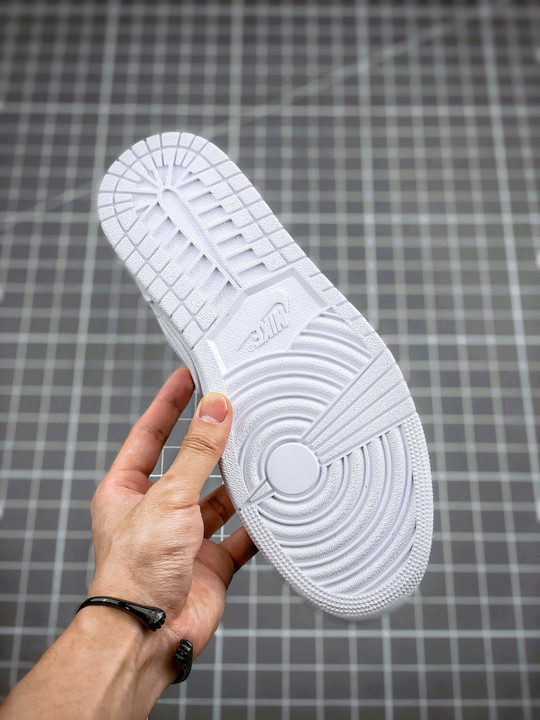 Air jordan 1 low triple white 553558-130