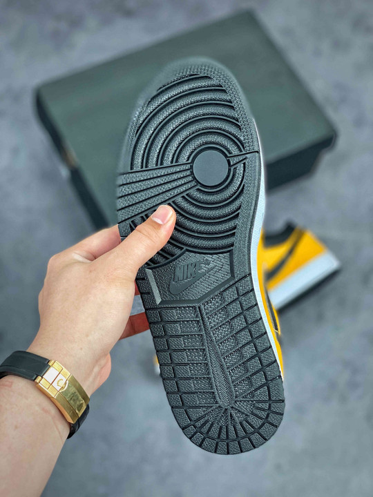 Air jordan 1 low university gold/black-white