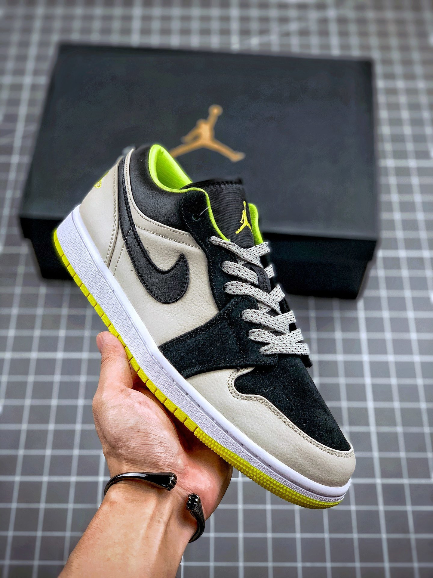 Air jordan 1 low venom green 553558-009
