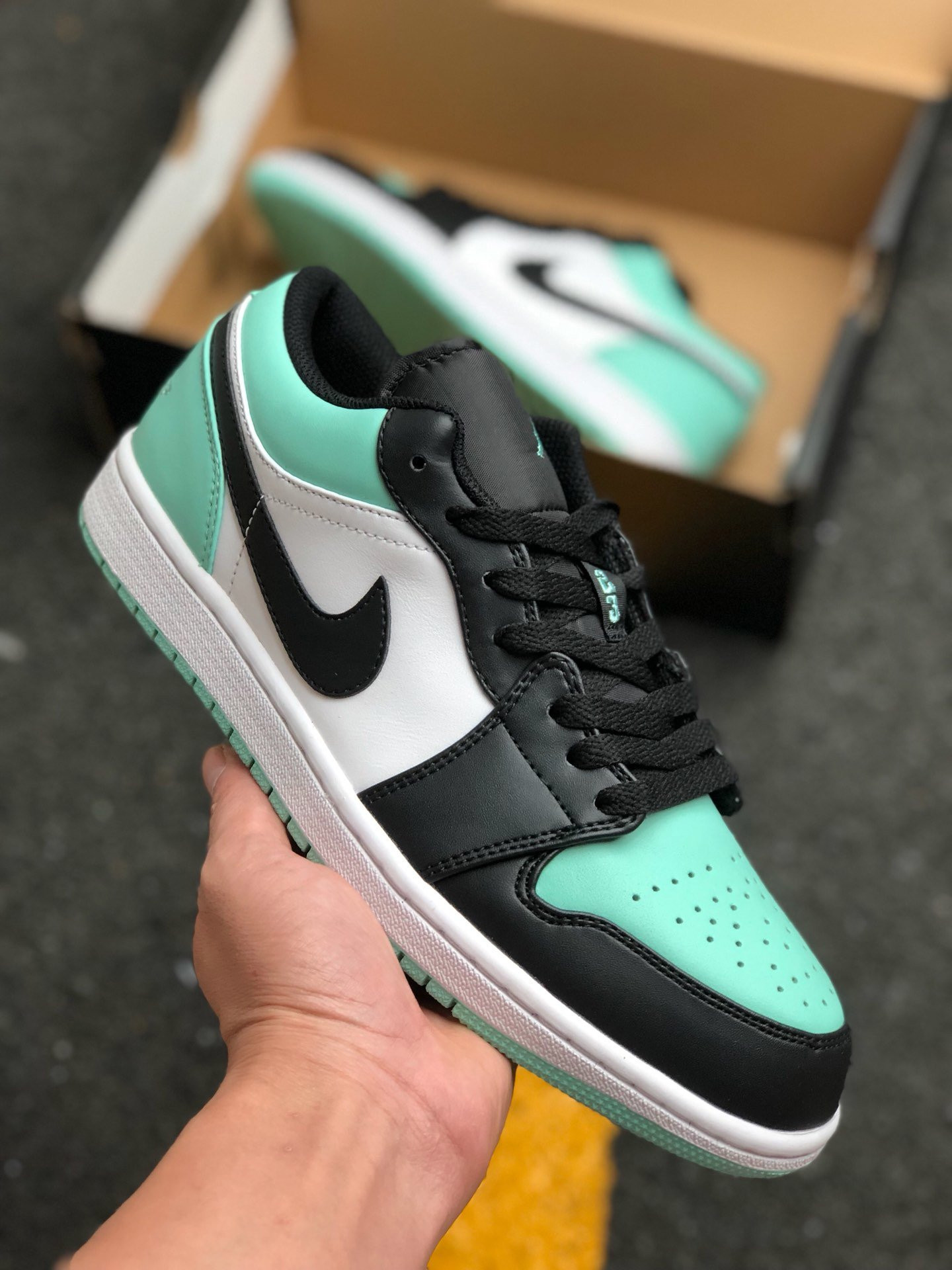 Air jordan 1 low white/emerald rise-black 553558-117
