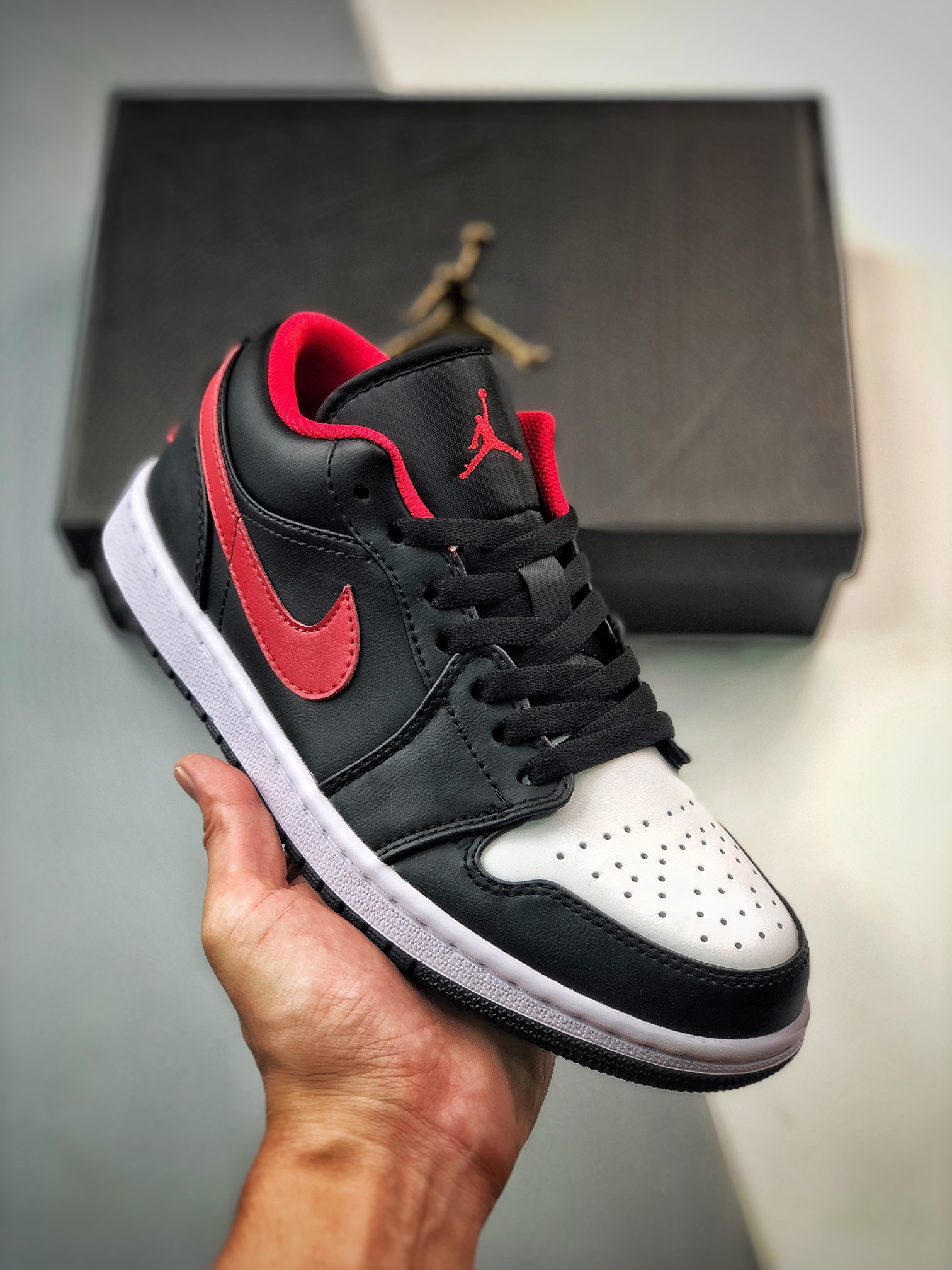 Air jordan 1 low white toe black/white-red 553558-063