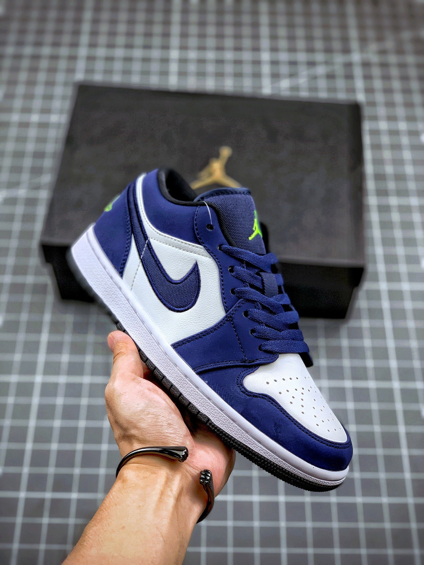 Air jordan 1 retro low insignia blue 553558-405