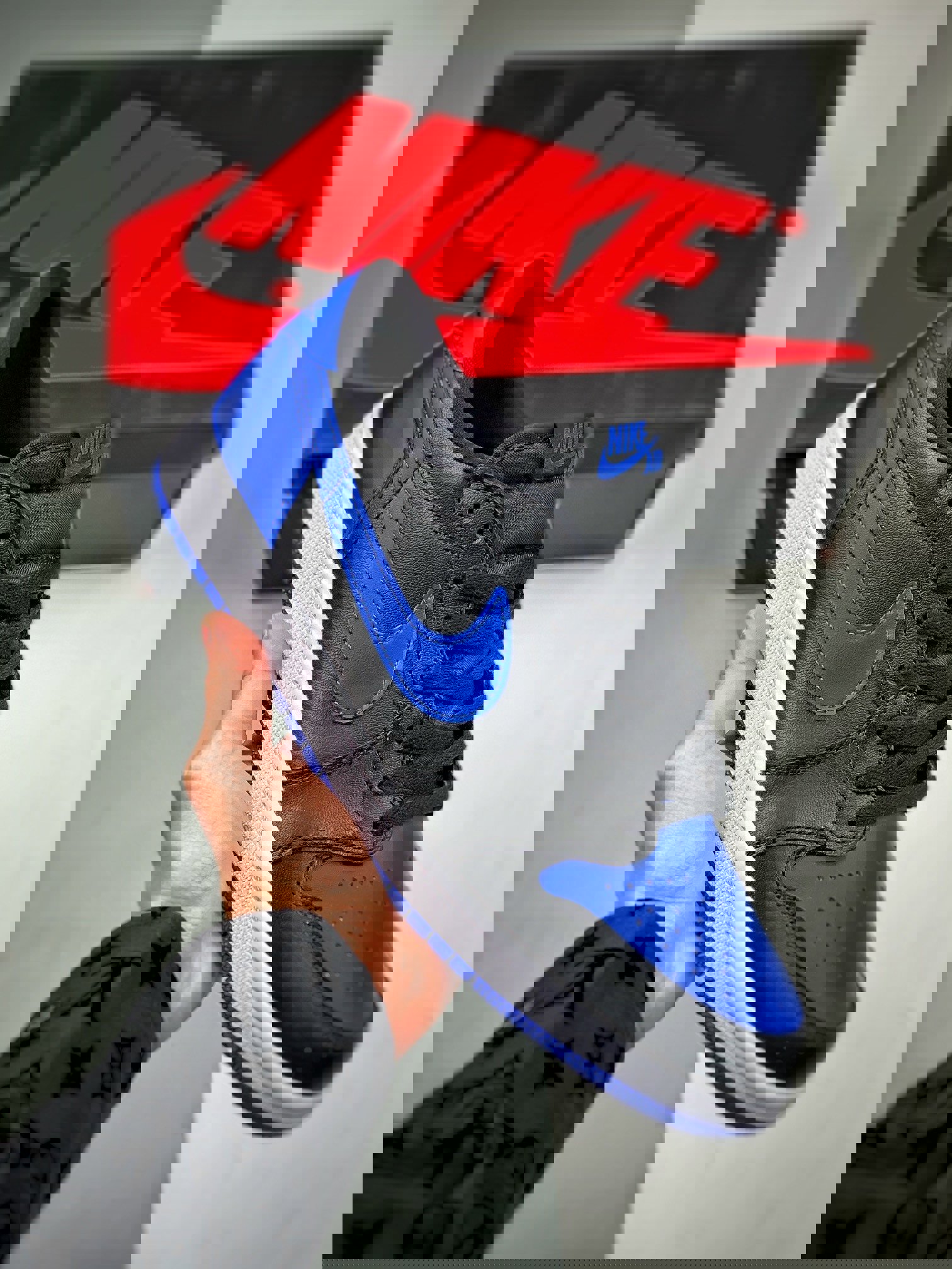 Air jordan 1 retro low og black/varsity royal-sail 705329-004