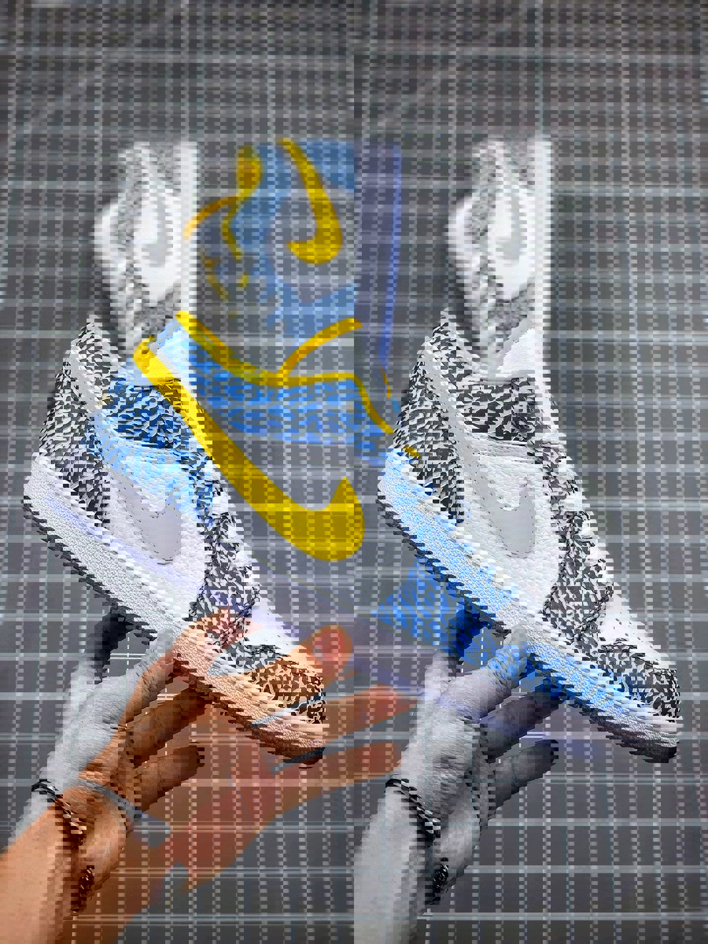 Air jordan 1 retro low west coast white/varsity maize-university blue