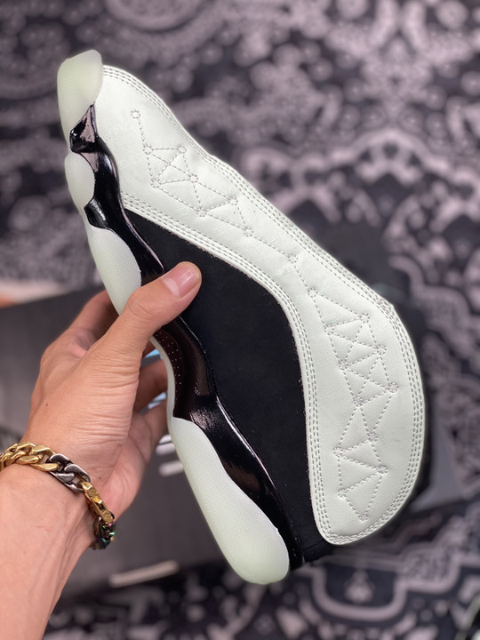 Air jordan 13 low singles dayblack/barley green dm0803-300