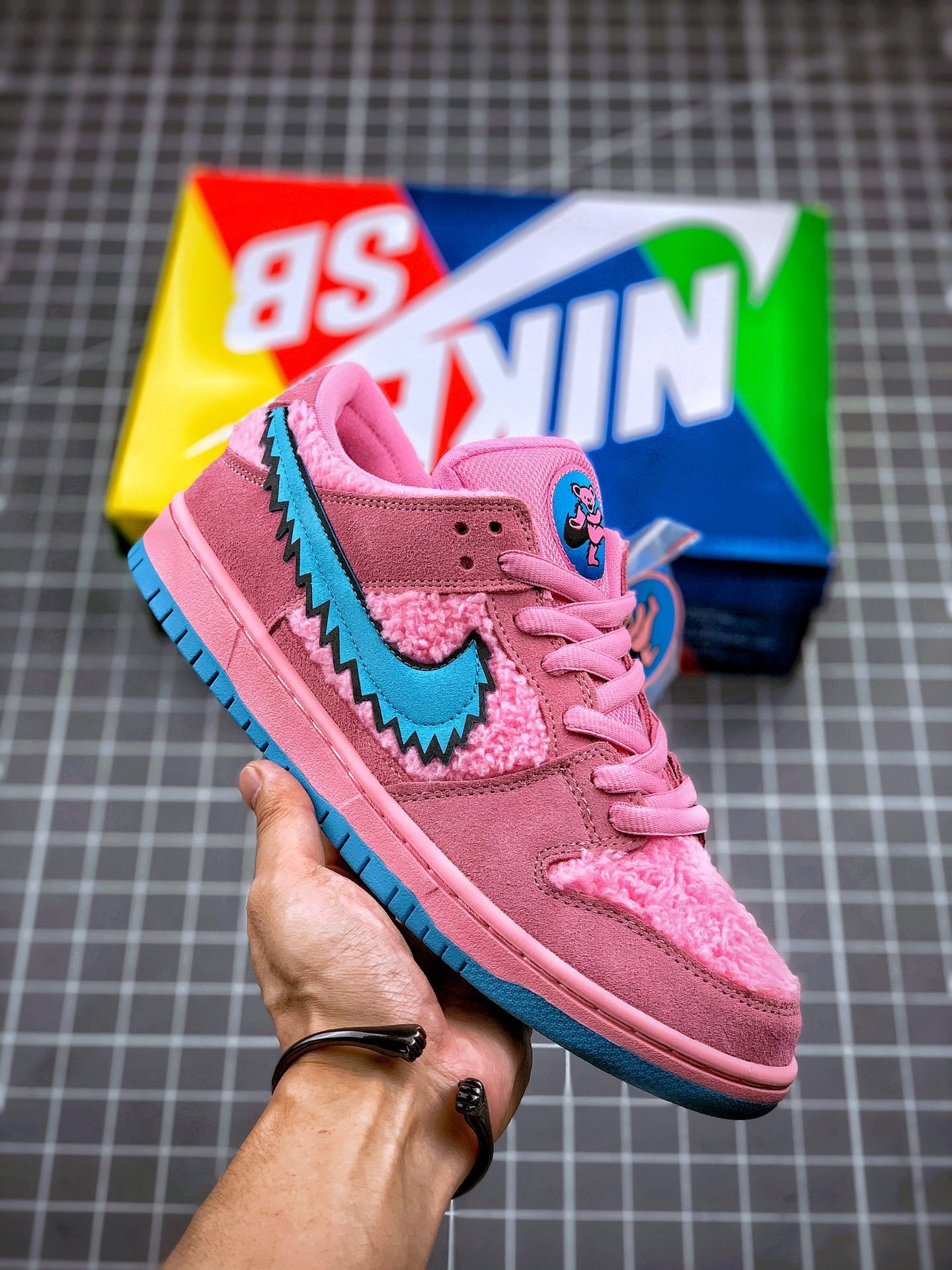 Grateful dead x nike sb dunk low ” pink bear” cj5378-301