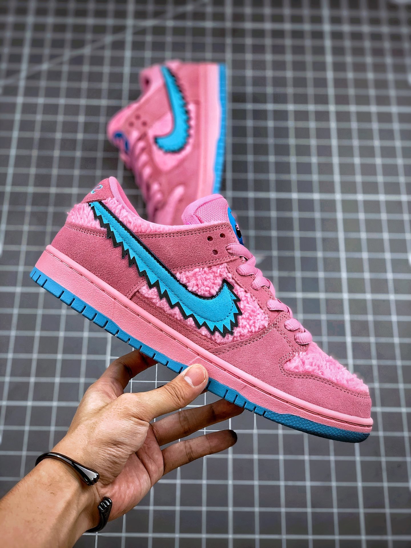 Grateful dead x nike sb dunk low ” pink bear” cj5378-301