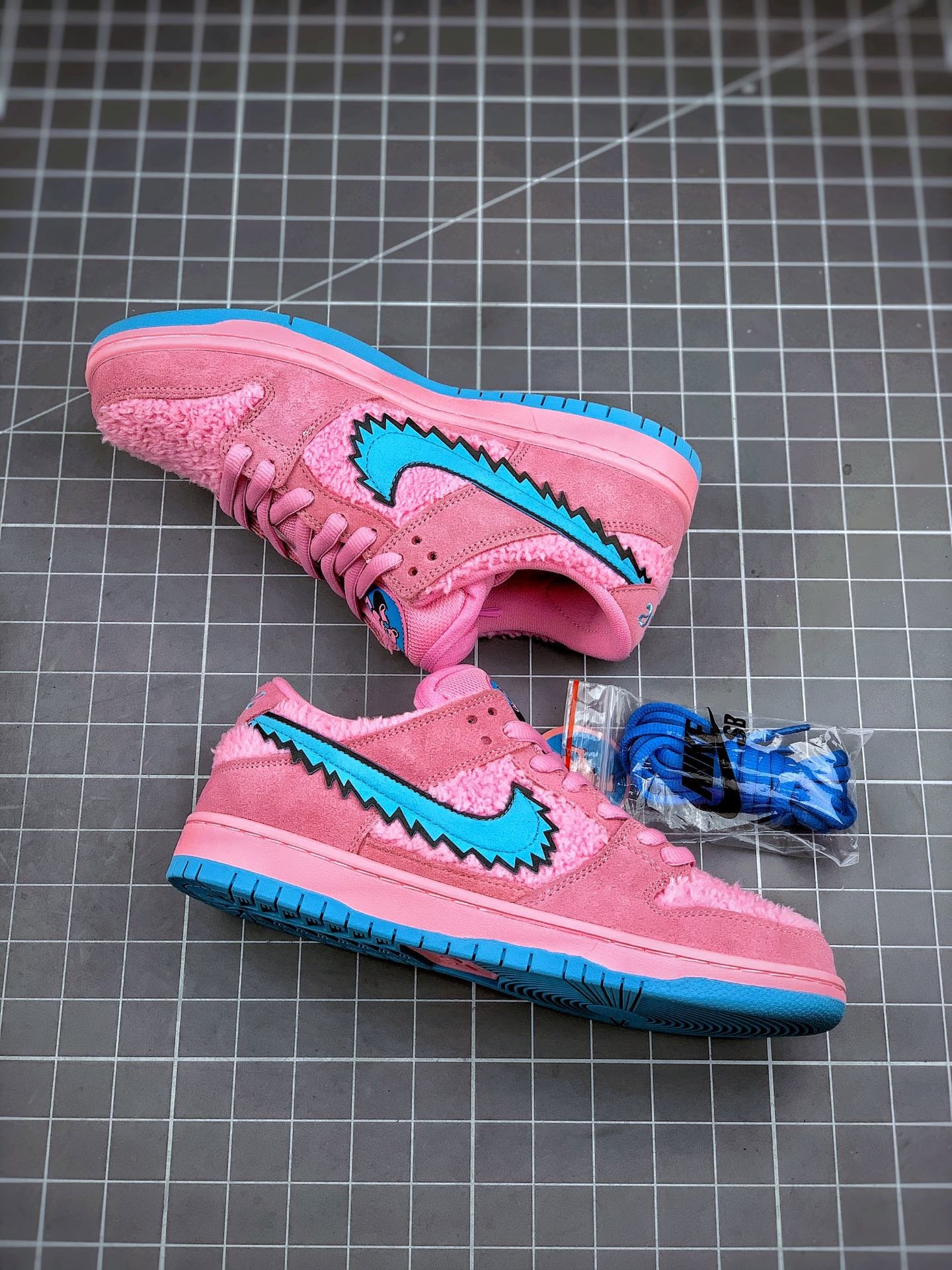 Grateful dead x nike sb dunk low ” pink bear” cj5378-301