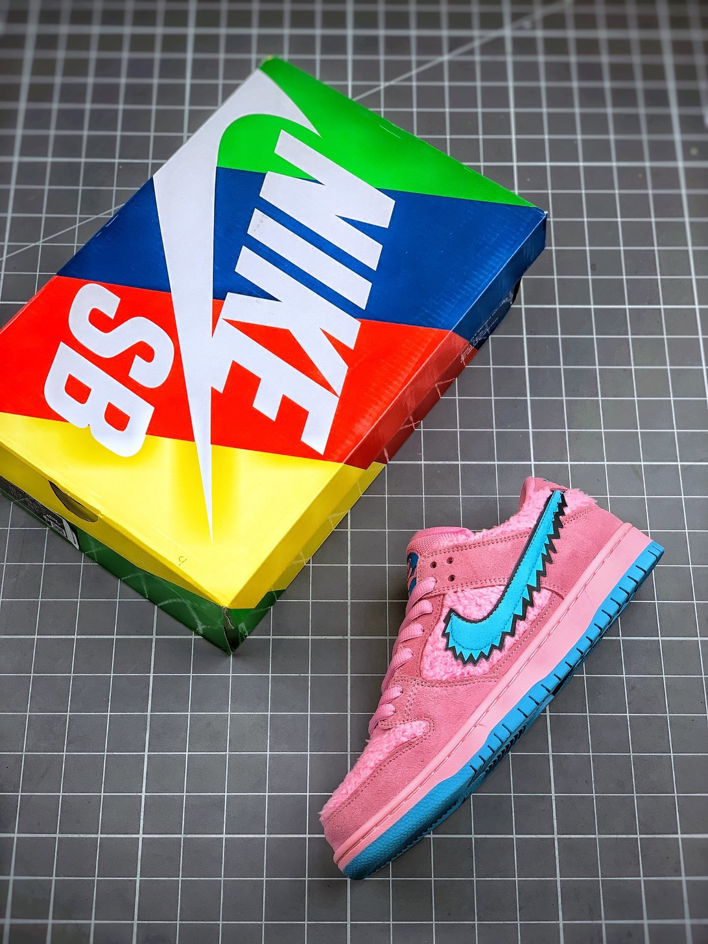 Grateful dead x nike sb dunk low ” pink bear” cj5378-301