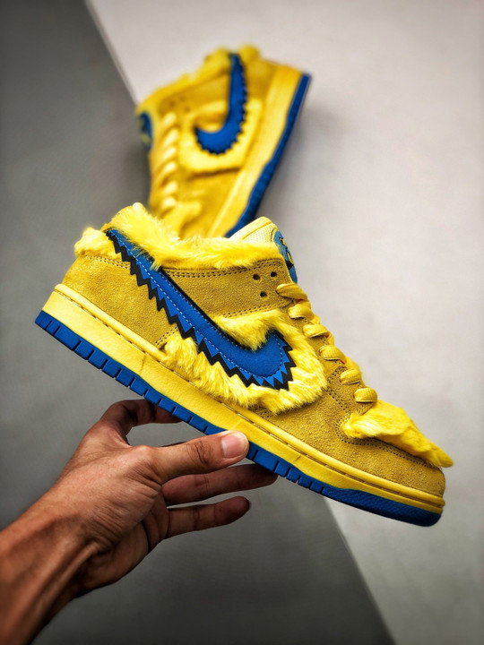Grateful dead x nike sb dunk low ” yellow bear”