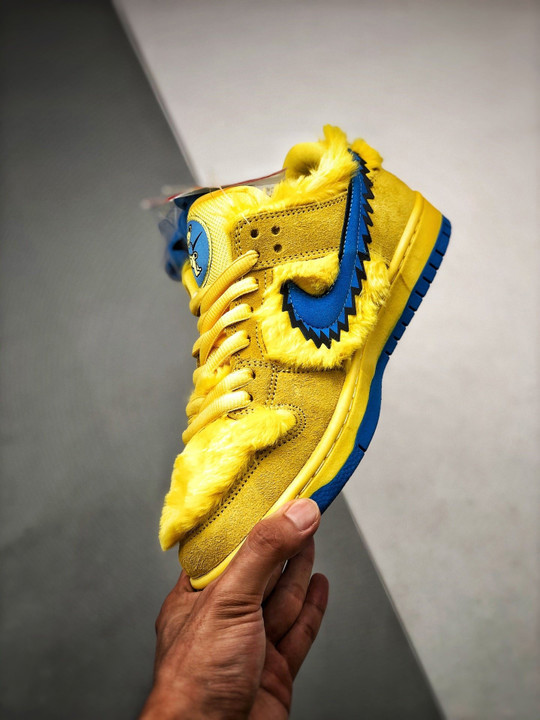 Grateful dead x nike sb dunk low ” yellow bear”