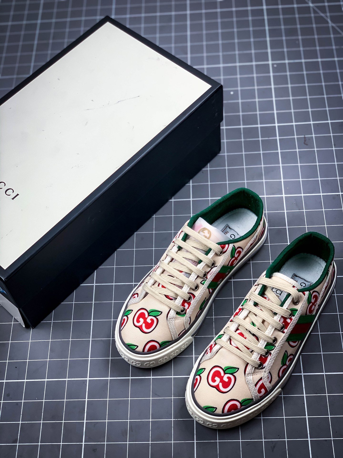 Gucci tennis 1977 gg canvas gt-00lcsrinzn