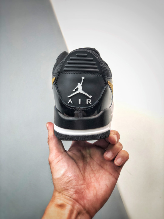 Jordan legacy 312 low black gold cd7069-071