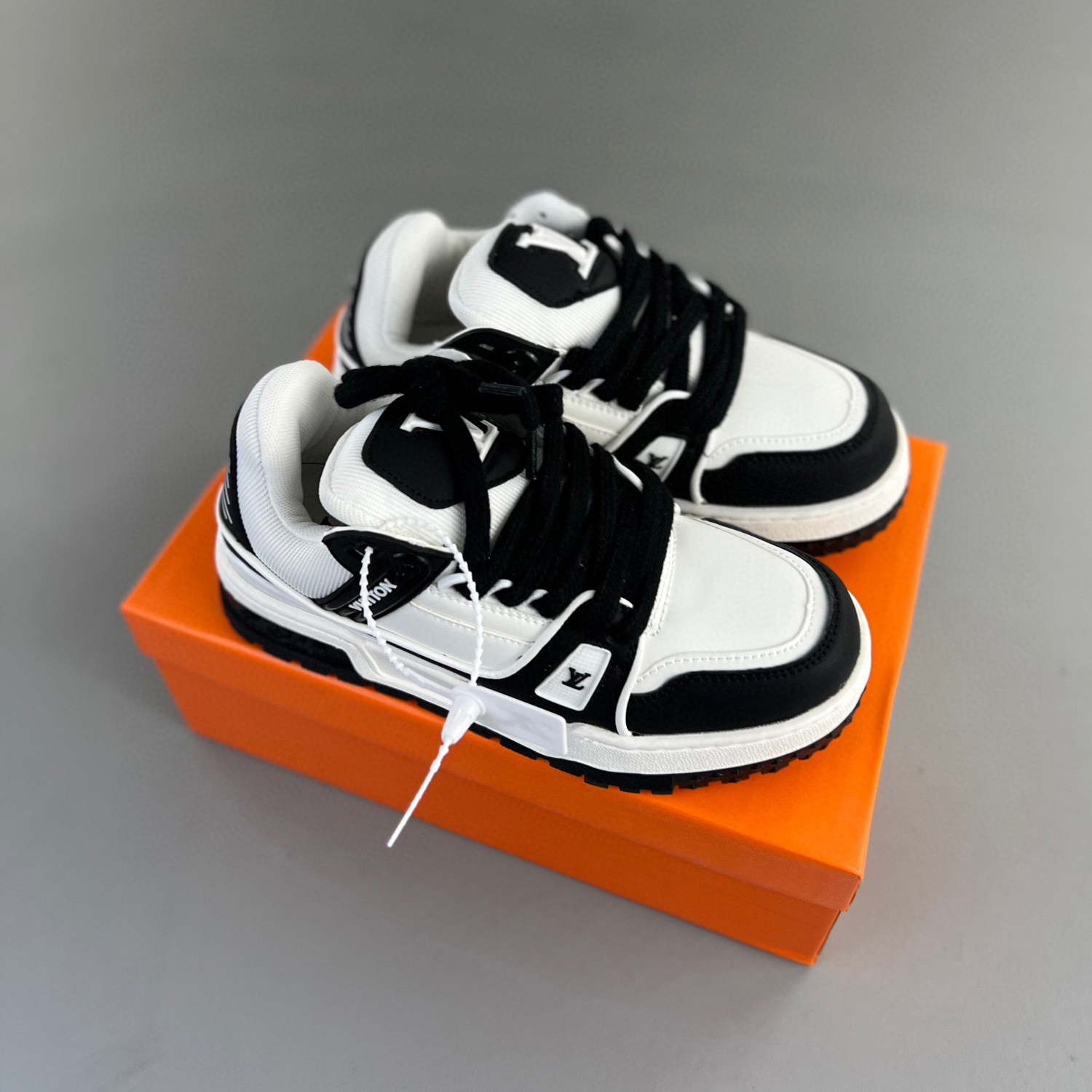 Louis vuitton lv trainer maxi sneaker black white