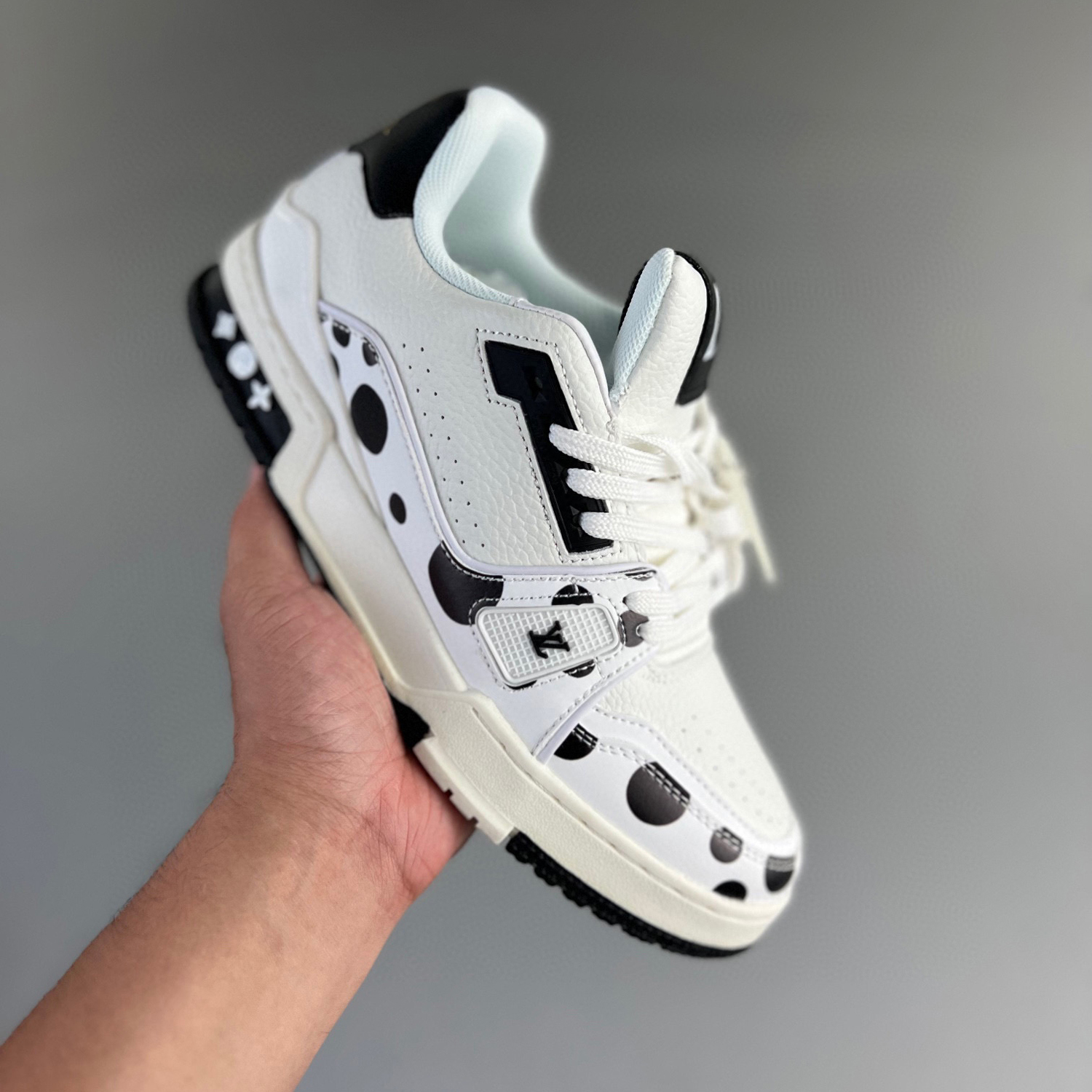 Louis vuitton lv trainer sneaker black white