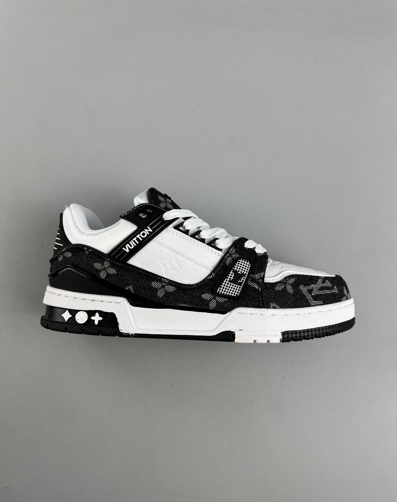 Louis vuitton lv trainer sneaker black white demin