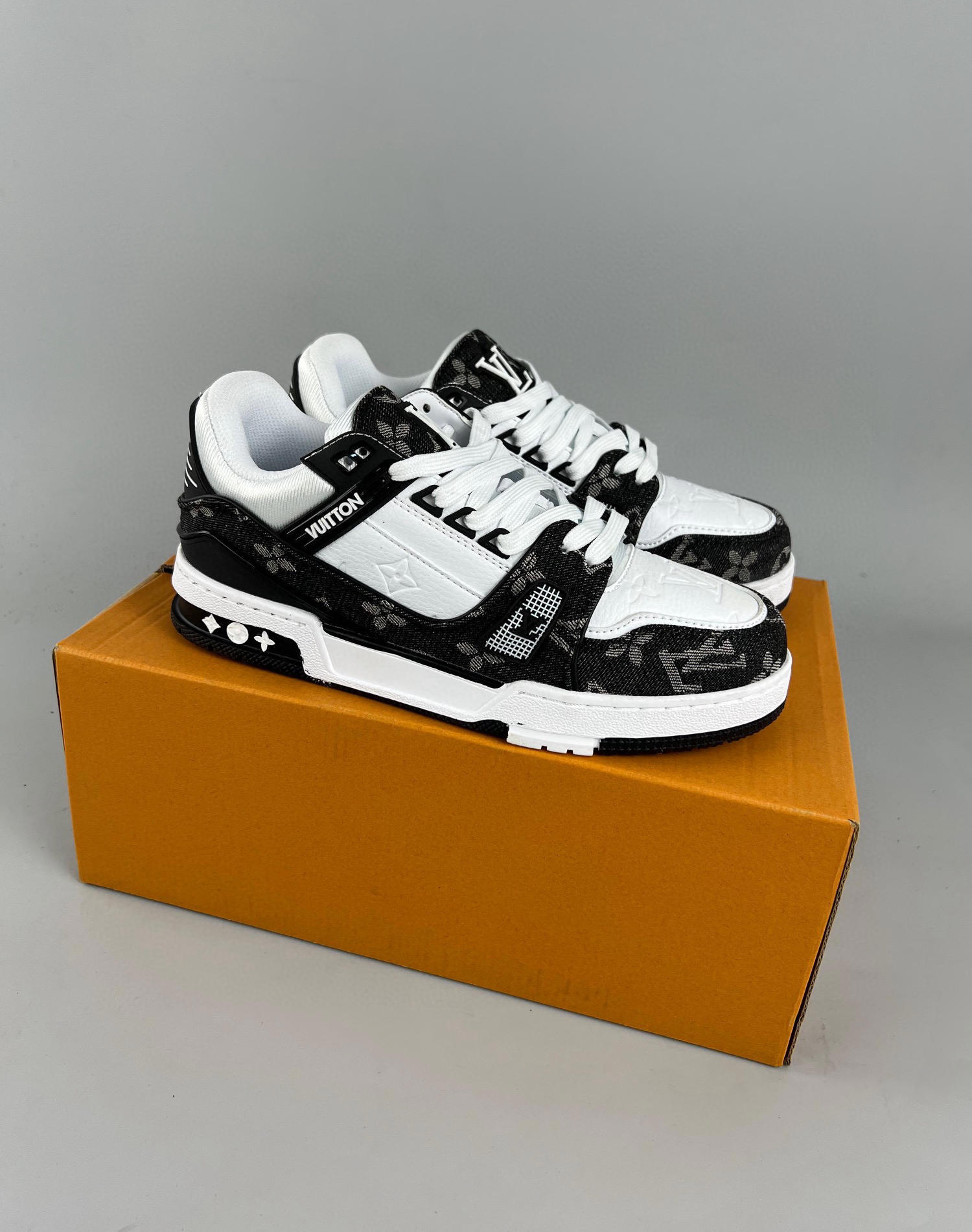 Louis vuitton lv trainer sneaker black white demin