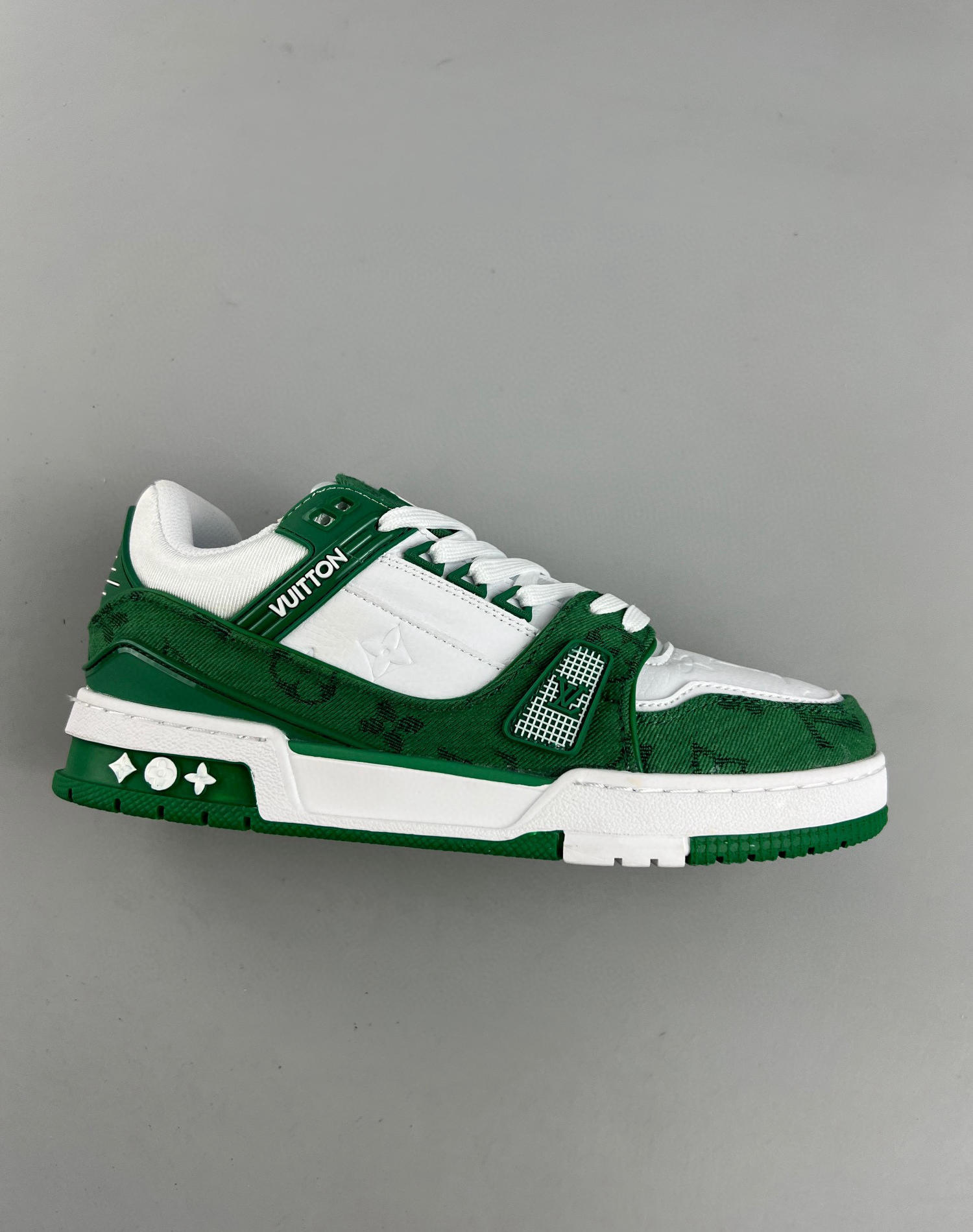 Louis vuitton lv trainer sneaker green & white canvas