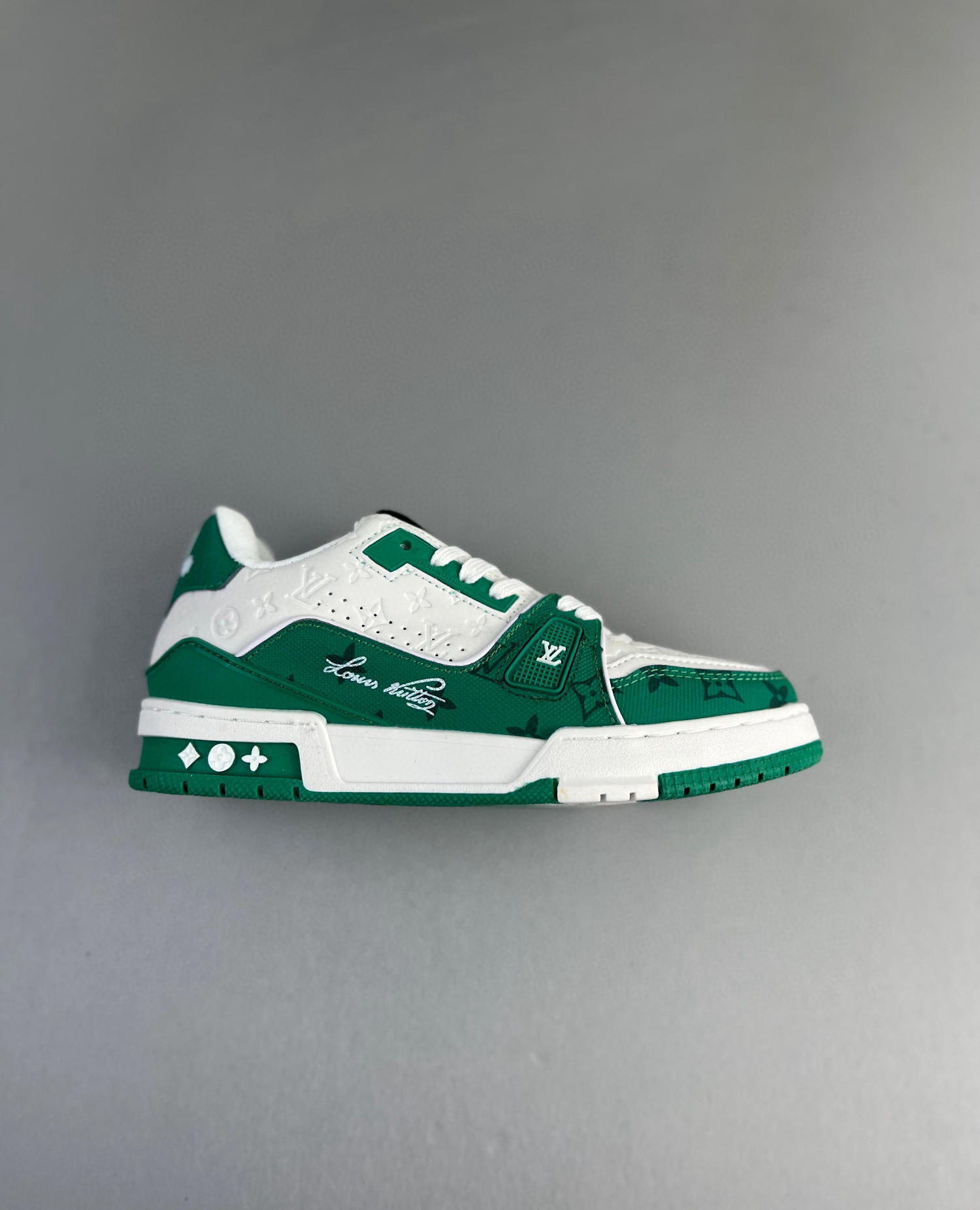 Louis vuitton lv trainer sneaker green & white monogram canvas