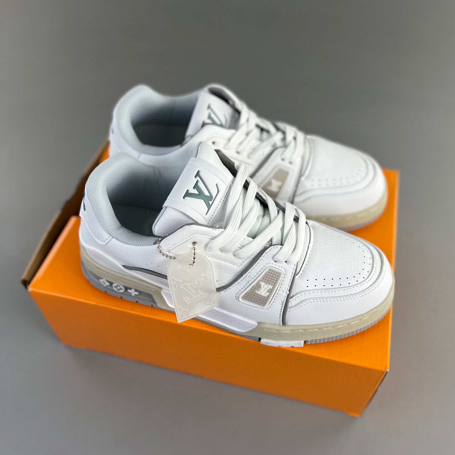 Louis vuitton lv trainer sneaker white - gray sole
