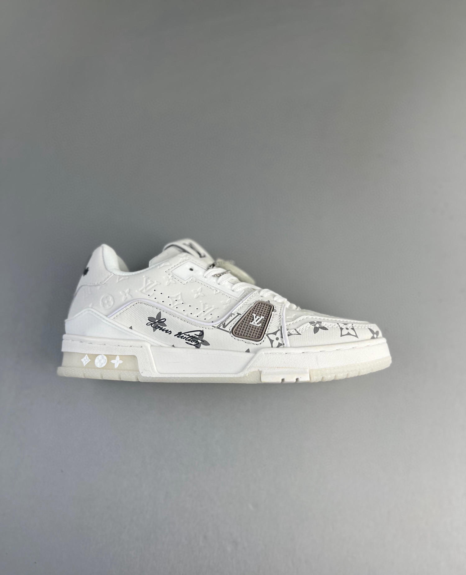 Louis vuitton lv trainer sneaker white