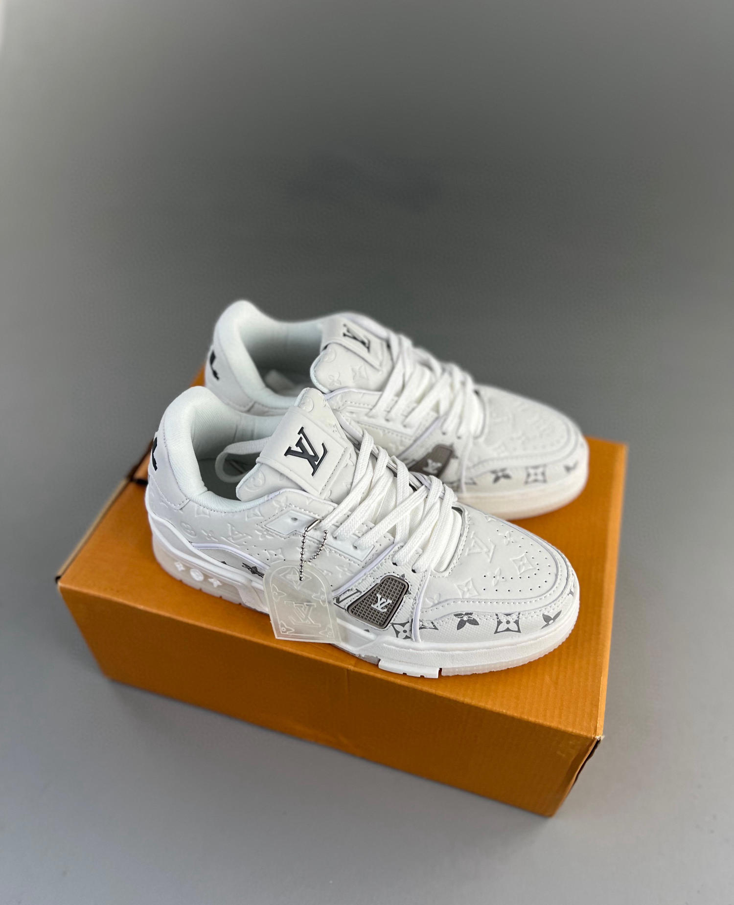Louis vuitton lv trainer sneaker white