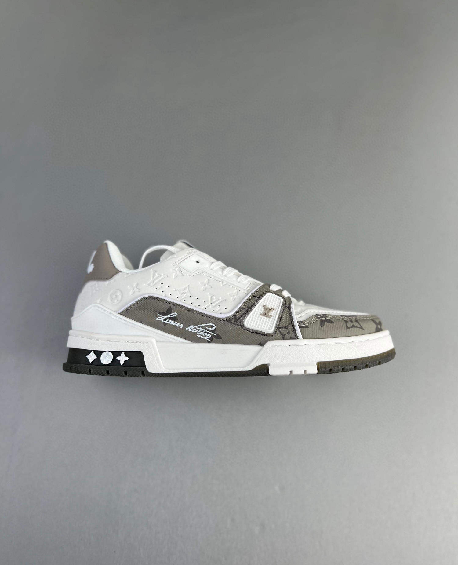 Louis vuitton lv trainer sneaker white grey