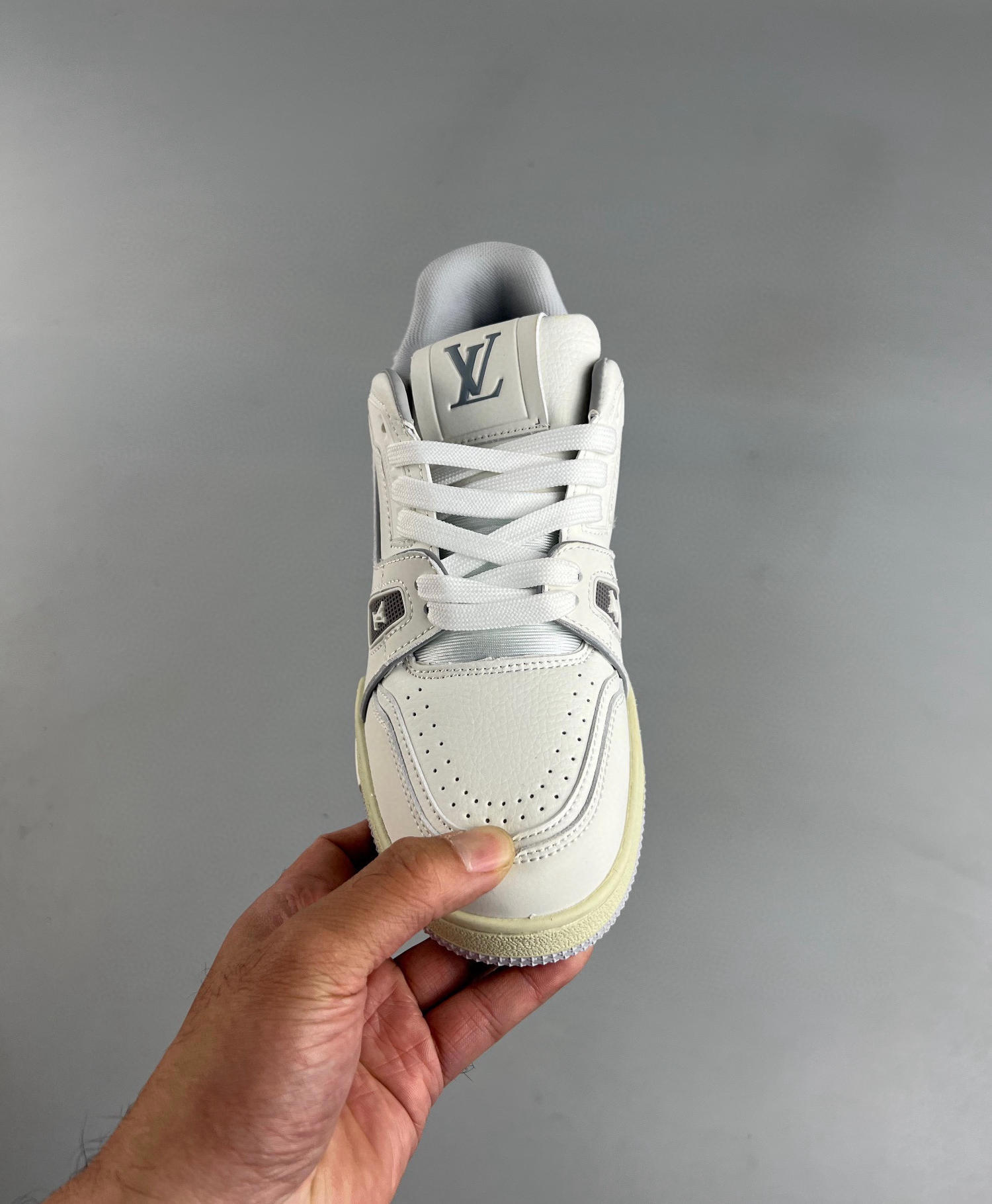 Louis vuitton lv trainer sneaker white & sign monogram canvas