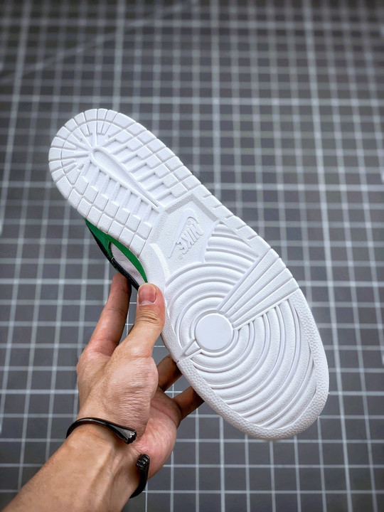 Nike dunk sb low pro “heineken” 304292-302